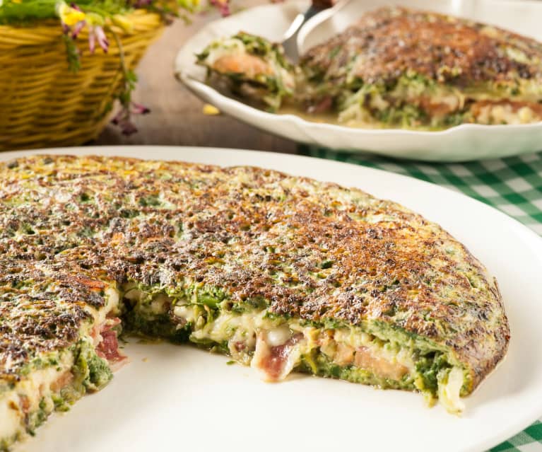 Tortilla de acelga rellena de tomate, queso y jamón serrano