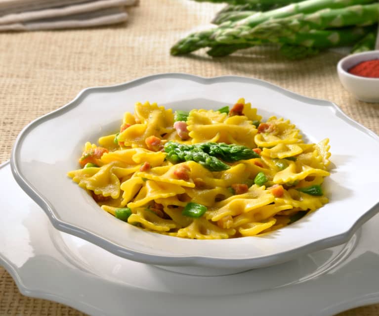 Farfalle asparagi, pancetta e zafferano