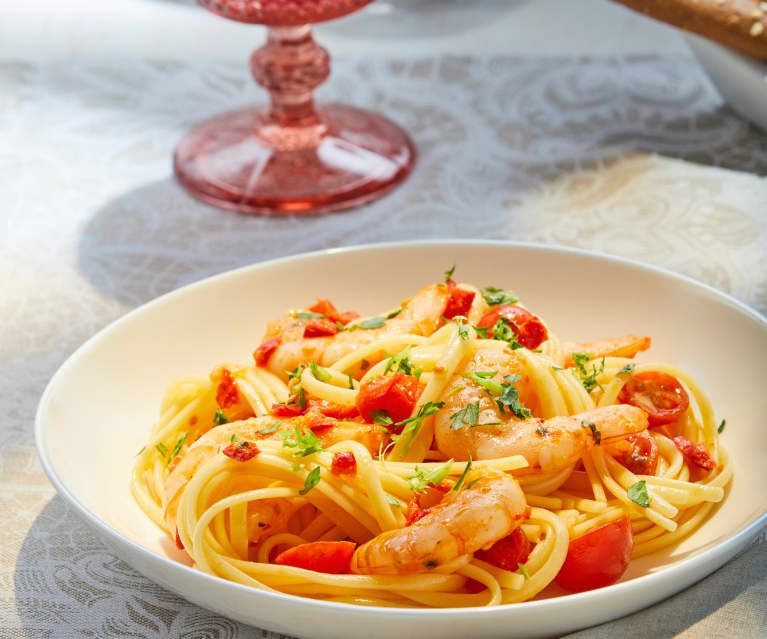 Camarones picantes con ajo y tomate cherry