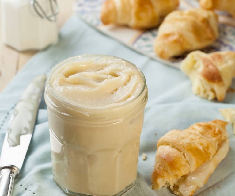 Crema di mandorle e cioccolato bianco