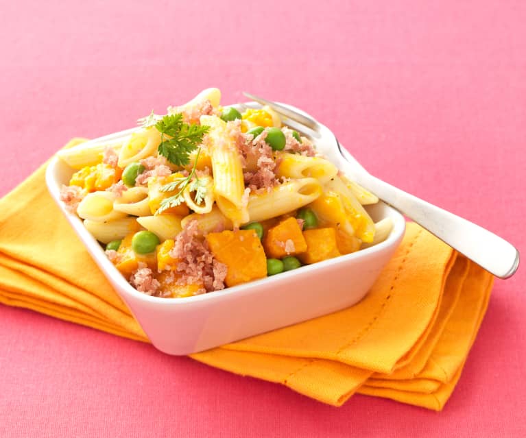 Penne med terninger av butternut squash og skinke