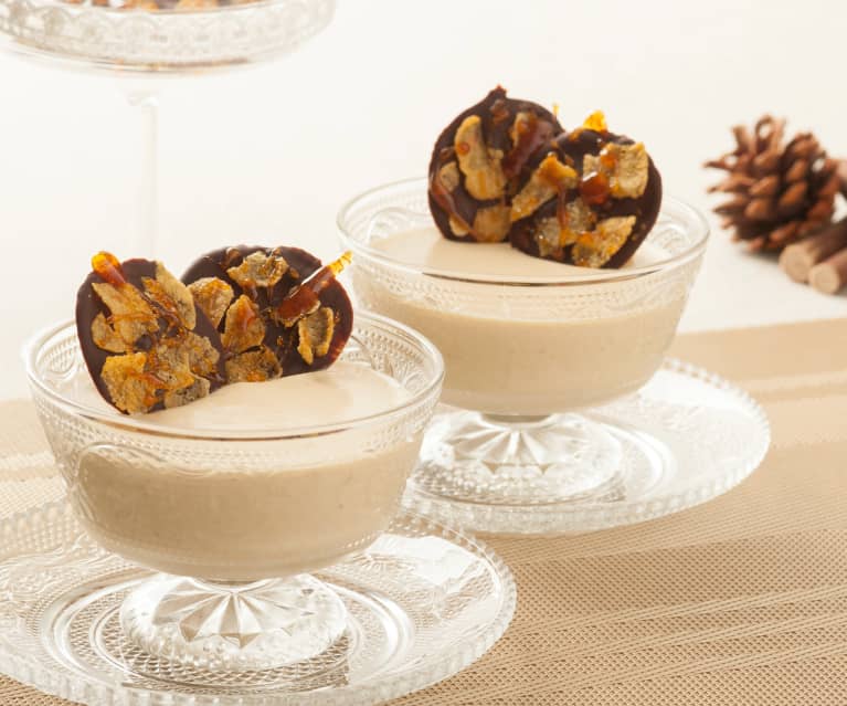 Mousse de turrón con galleta crujiente de cereales y chocolate