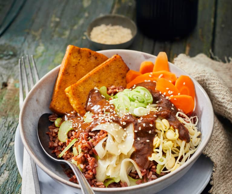 Tofu and veg bowl with sweet and sour sauce