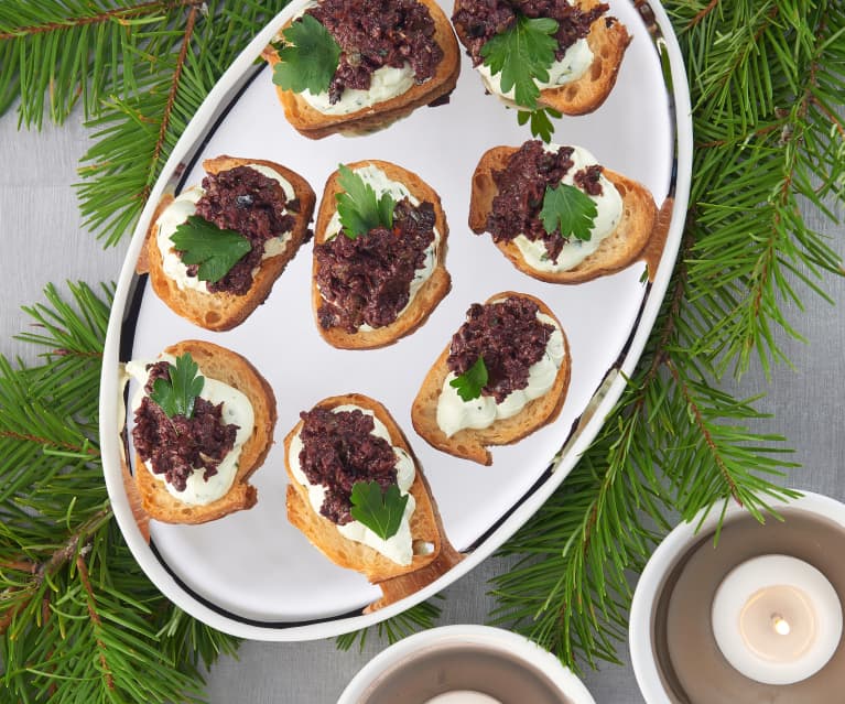 Herbed Goat Cheese Crostini with Tapenade - Cookidoo® – oficiální ...