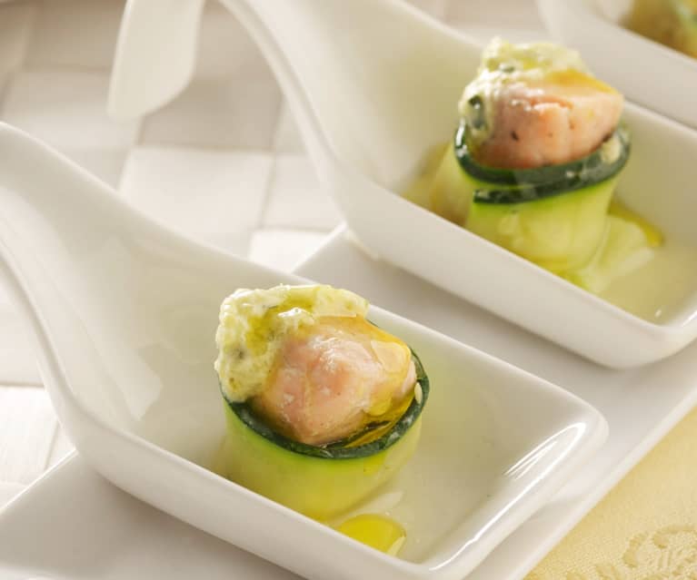 Zucchini-Lachs-Röllchen mit Currydip