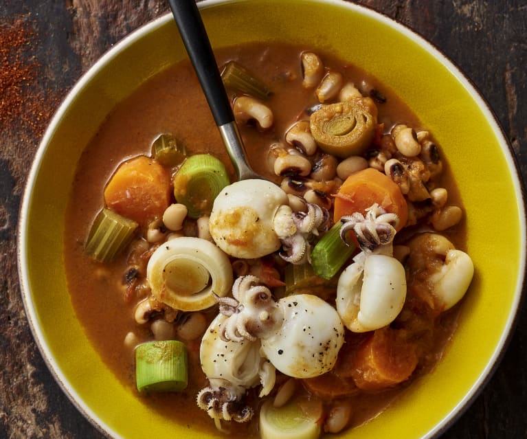 Black-eyed bean stew with whole squid