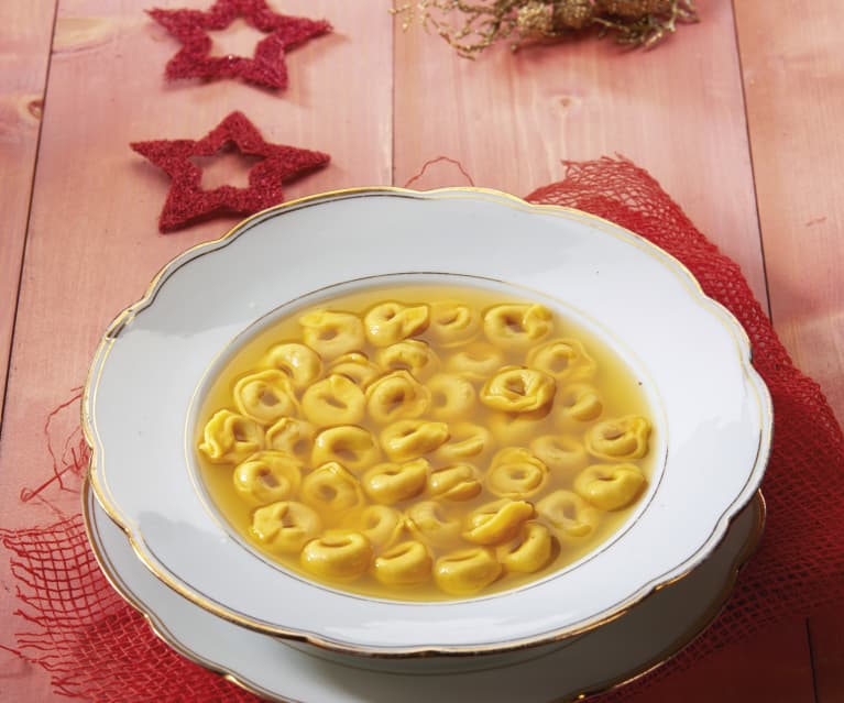 Cappelletti ripieni in brodo di cappone