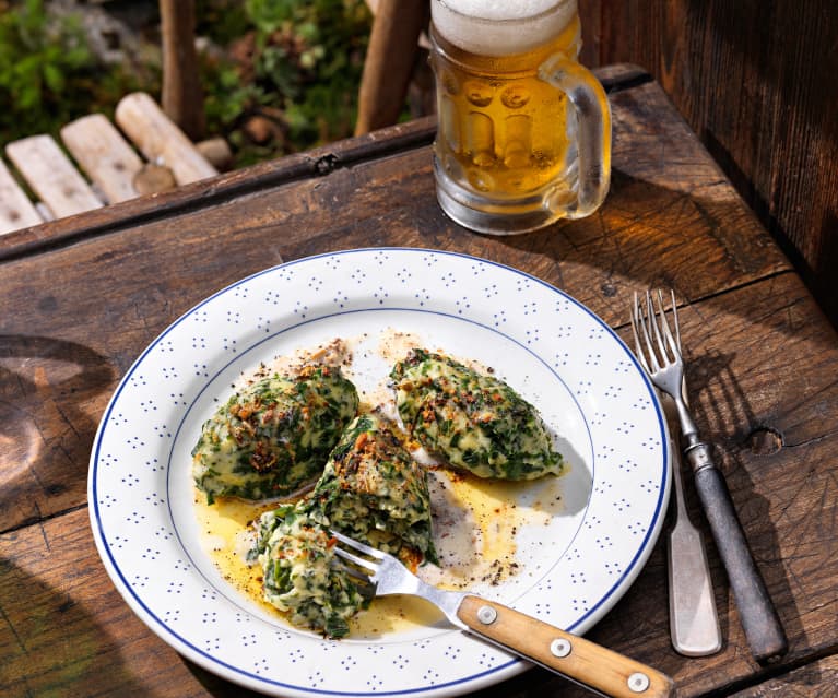 Spinat-Topfen-Nockerl mit Bergkräuterbutter