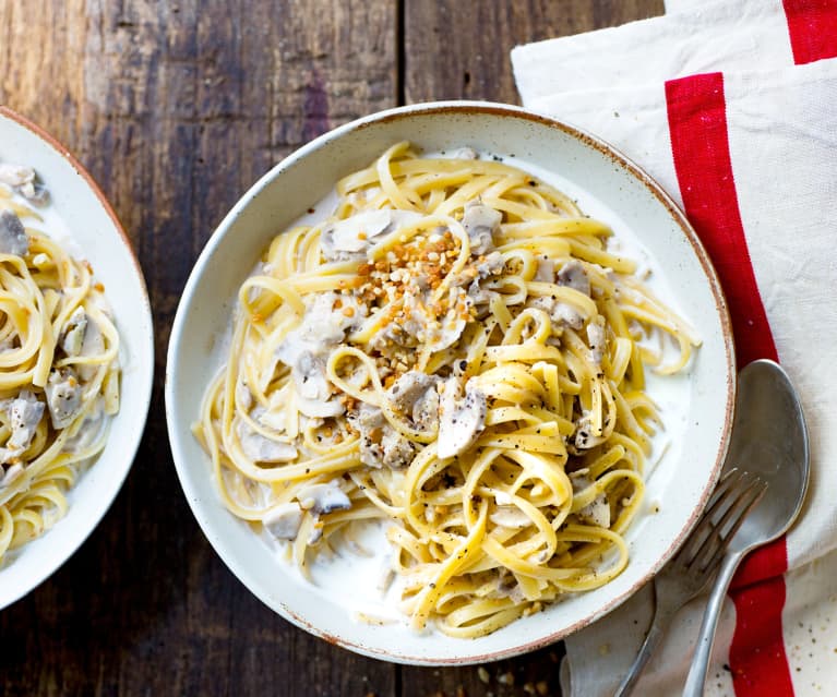 Pâtes complètes aux champignons à la crème et sa noisette de