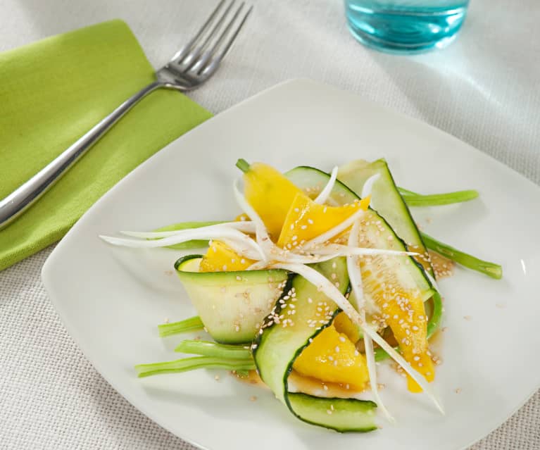 Ensalada de frutas y verduras al vapor con vinagreta de naranja - Cookidoo®  – la plataforma de recetas oficial de Thermomix®