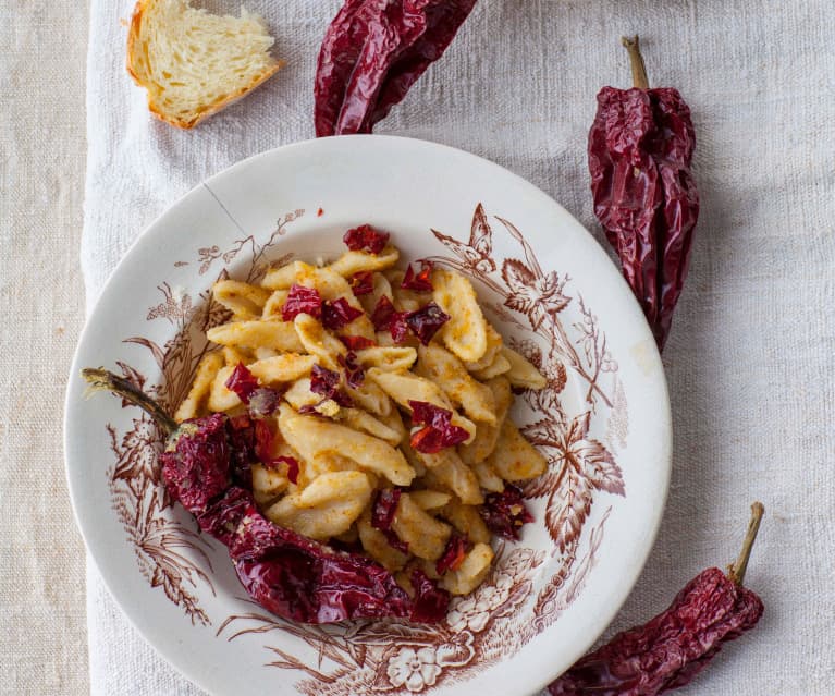 Strascinati con mollica e peperoni cruschi