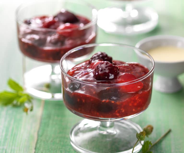 Rote Grutze (red fruit pudding)