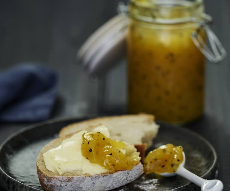 Confiture de mangues et fruits de la passion