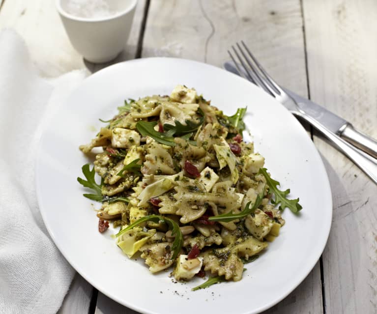 Pastasalat mit getrockneten Tomaten