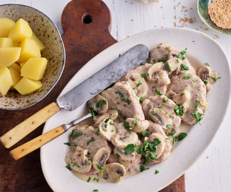 Lombinho de porco com molho de mostarda e batatas