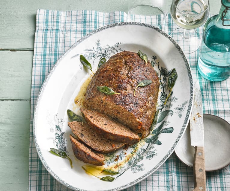 Hackbraten mit Salbei und Oliven