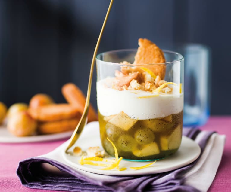 Verrine de fruits frais, fromage blanc et sablé breton