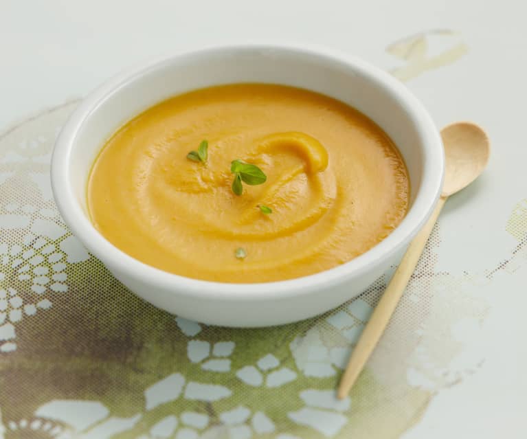 Süßkartoffel-Cremesuppe mit Orange