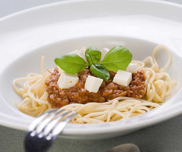 Tomatensauce mit roten Linsen und Rotwein