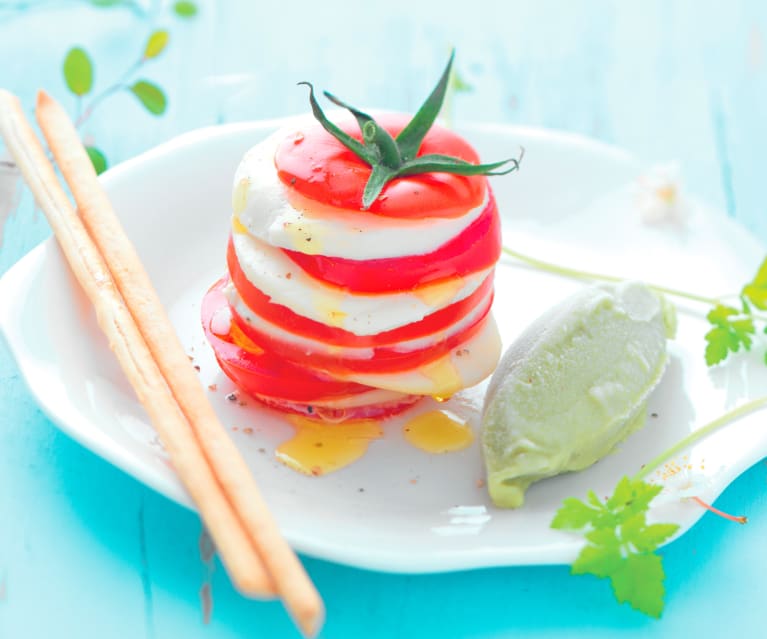 Carpaccio tomate-mozzarella et glace avocat-basilic