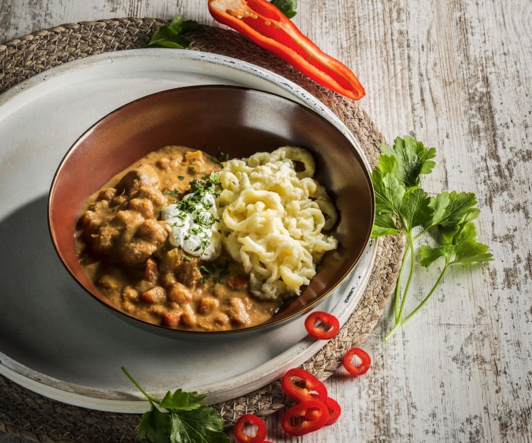 Hendl-Gulaschtopf mit Spätzle