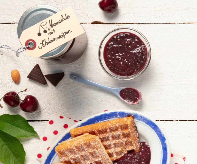 Kirschenmarmelade mit Schokomarzipan Kirschenmarmelade mit Schokomarzipan