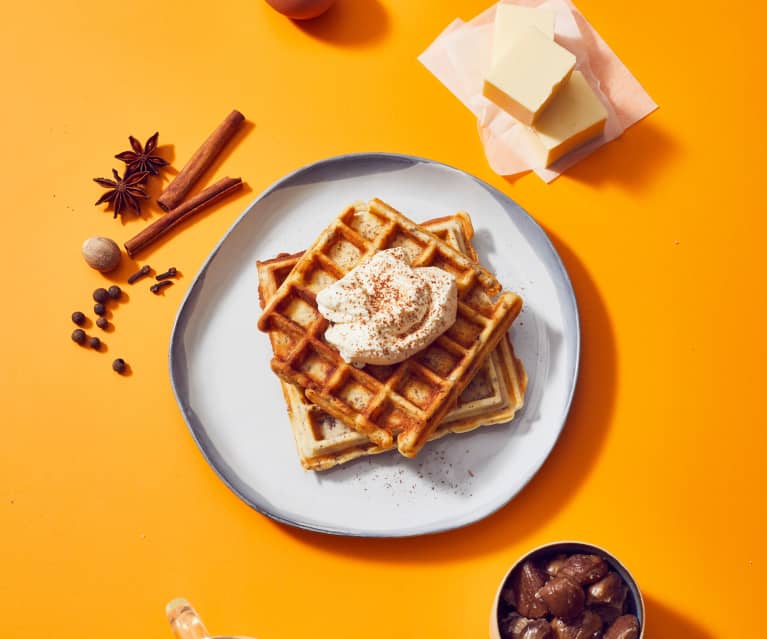 Maronenwaffeln mit Lebkuchensahne