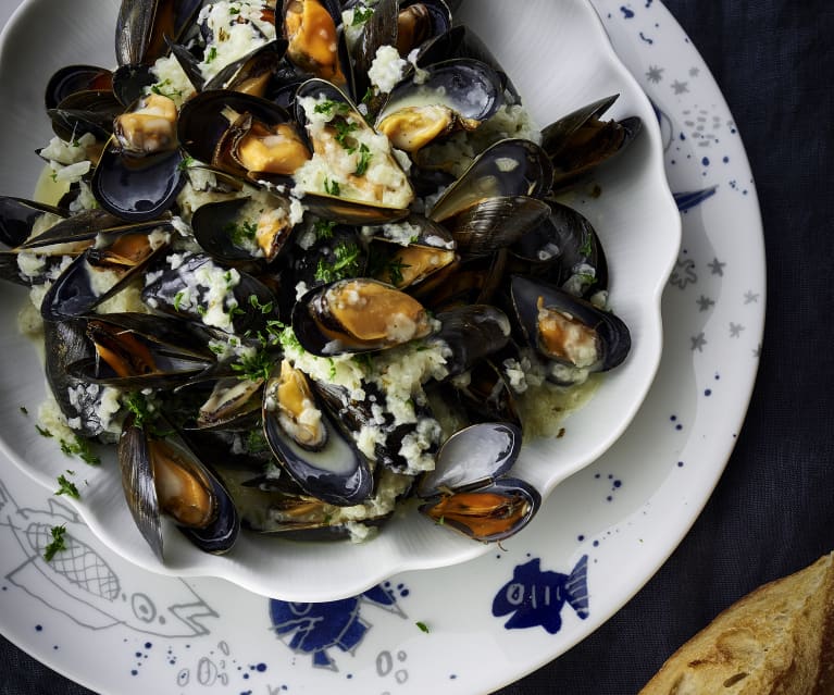 Mussels in white wine and cream sauce