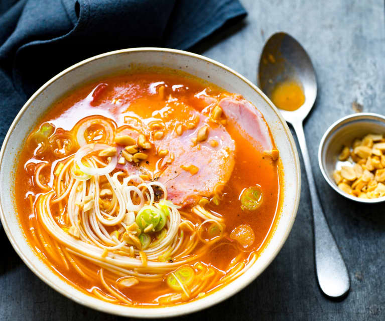 Soupe de porc aux nouilles de blé