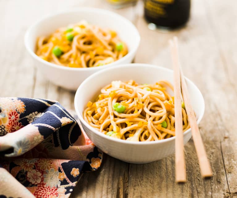 Sauté de nouilles chinoises et petits légumes