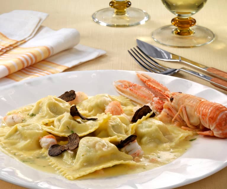 Ravioli di patate e scampi allo spumante