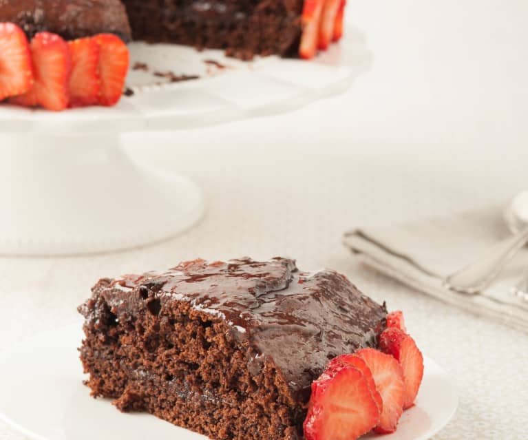 Pastel de calabaza al cacao con cobertura de fresa