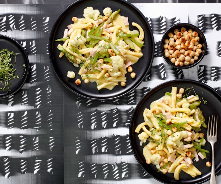Casarecce-Salat mit Blumenkohl und Nüssen