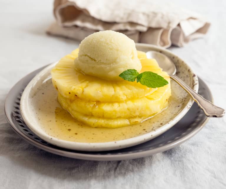 Gedämpfte Ananas mit Apfel-Ingwer-Sorbet