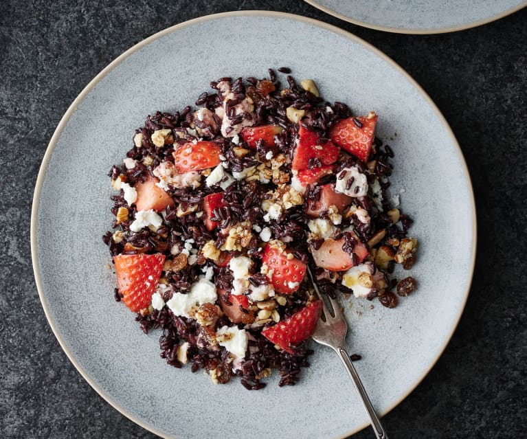 Salade de riz noir, fraise et feta