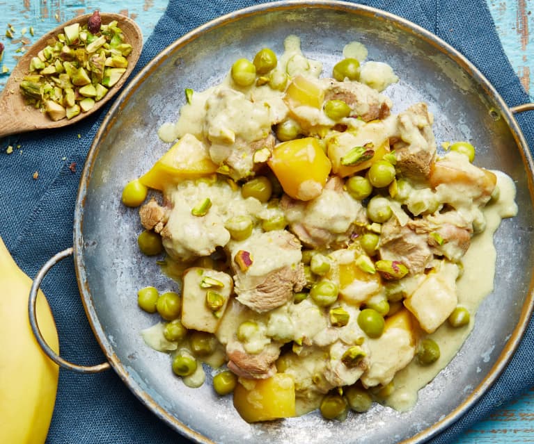 Curry d'agneau aux petits pois, mangue, banane et pistaches