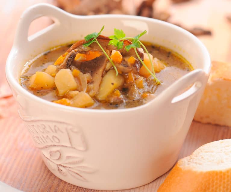 Sopa de patata con boletus deshidratados