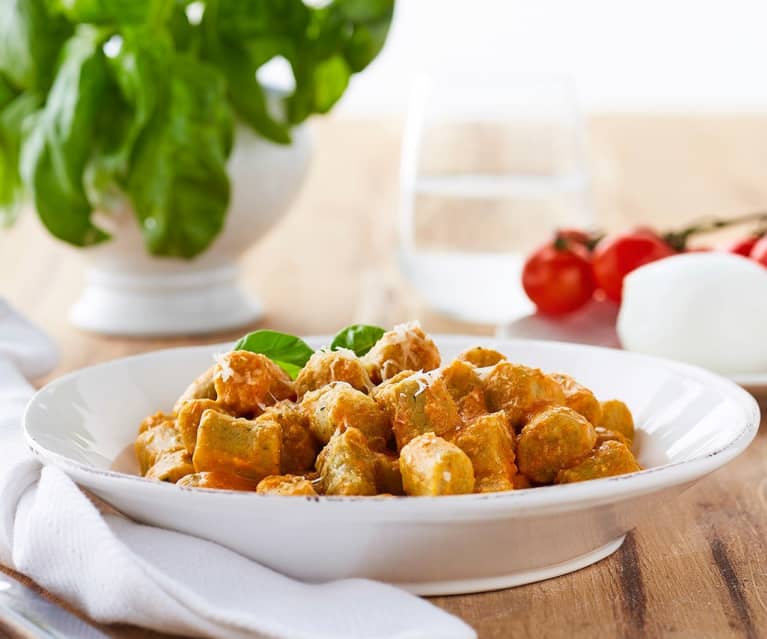 Gnocchi di pane al basilico al sugo di pomodorini freschi ...