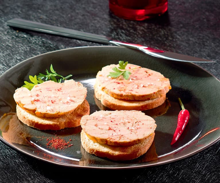 Foie gras cru au sel et au piment d'Espelette pour 6 personnes - Recettes -  Elle à Table