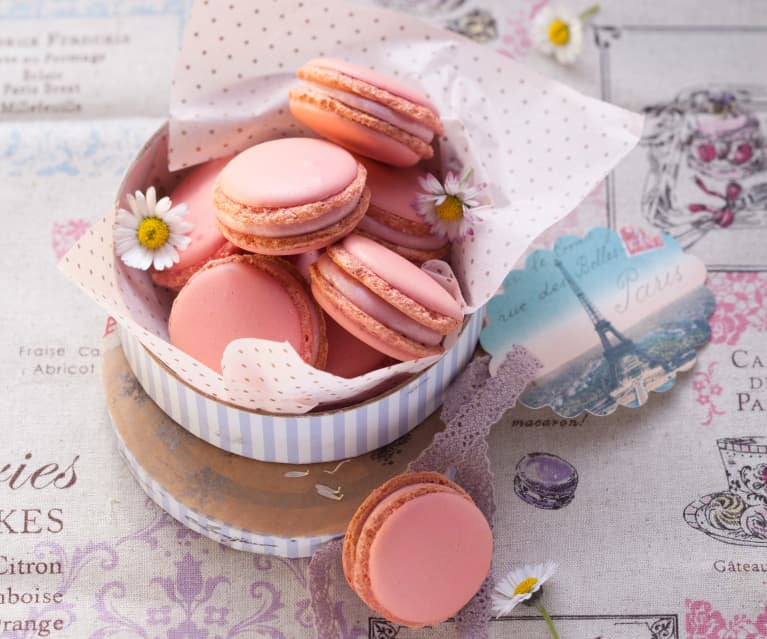 Macarons mit weißer Himbeer-Ganache