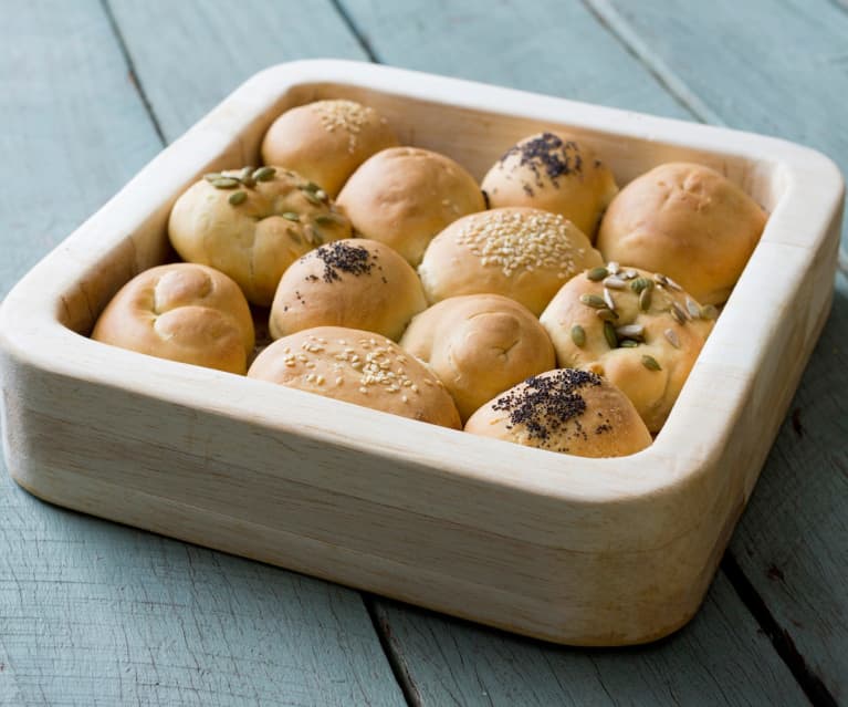 Spelt bread rolls