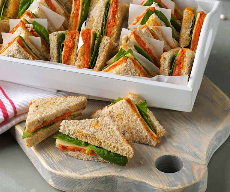 Sándwiches de sobrasada y miel con queso y espinacas Sándwiches de sobrasada y miel con queso y espinacas