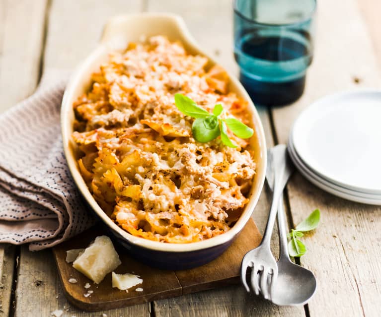 Gratin de pâtes au thon et à la tomate