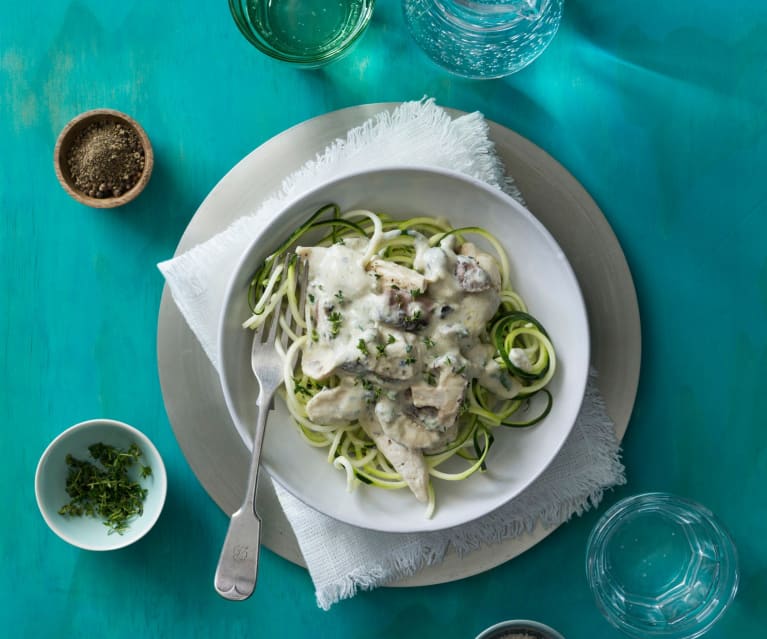 Cremosa di funghi e pollo con noodles di zucchine (senza lattosio