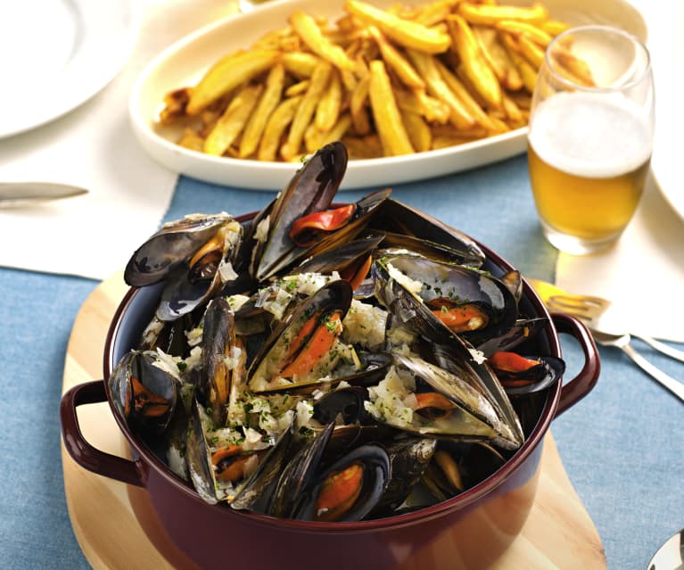 Mejillones con patatas fritas (Moules frites)