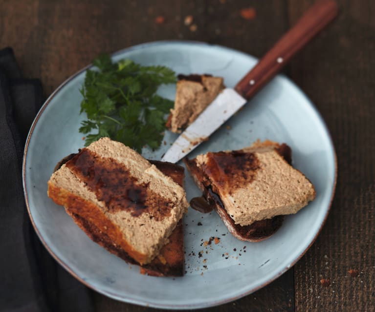 Terrine de foie de porc au vieux porto et son craquant de noix - Le porc du  Québec