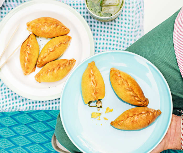 Empanadas au poulet, épinards et raisins secs