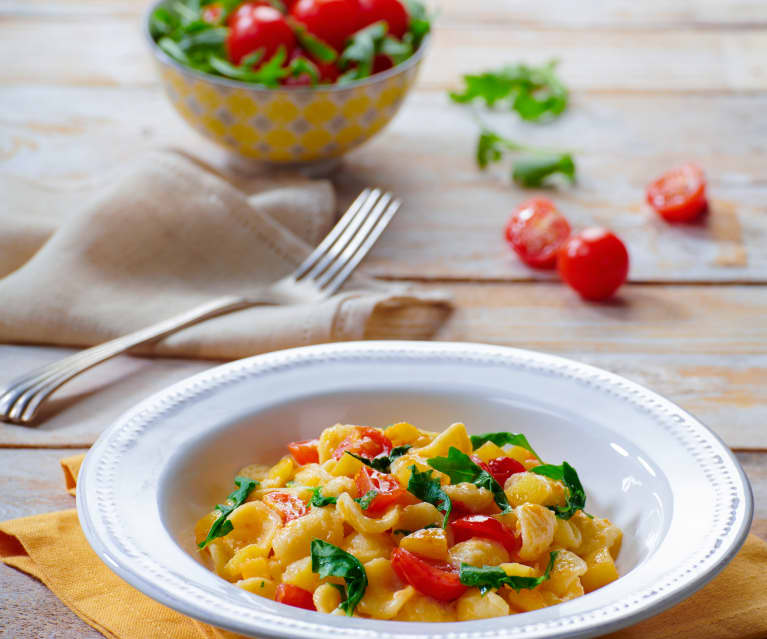 Orecchiette con pomodorini, rucola e patate