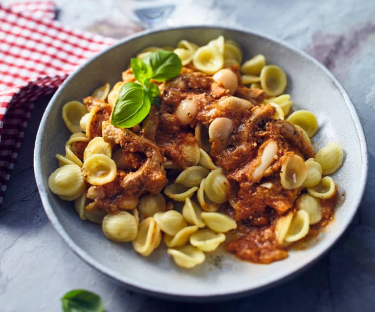 Bohnen-Tomaten-Sauce mit Schweinefleisch