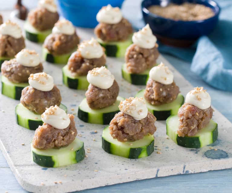 Tartar de atún, pepino y mayonesa de wasabi